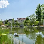 Deluxe Cosmopolitan Apartment Budapest With Free Parking