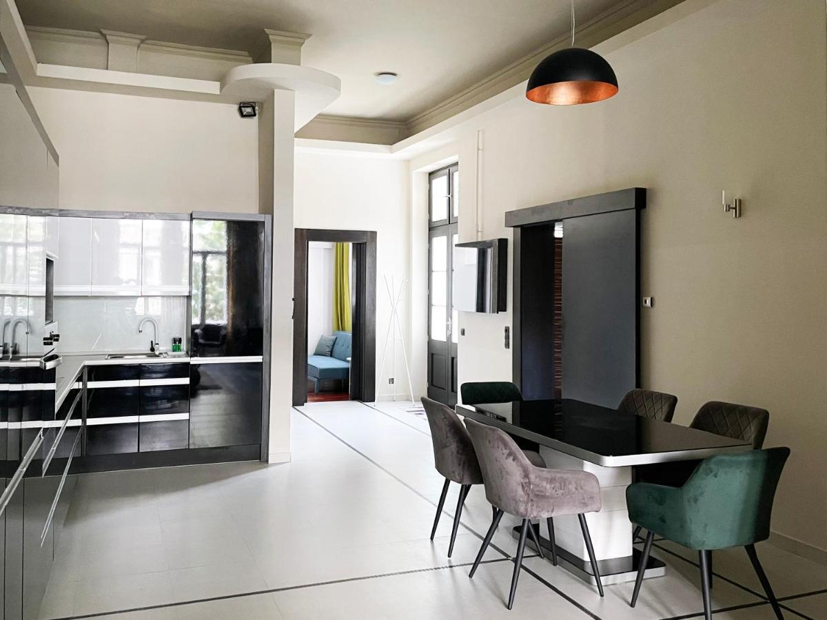 Apartment Deluxe Cosmopolitan Budapest, With Private Parking